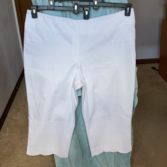 Ruby Rd. Pants - 3/$45 RUBY rd scalloped hemline white Capri ends mid calf size 24W